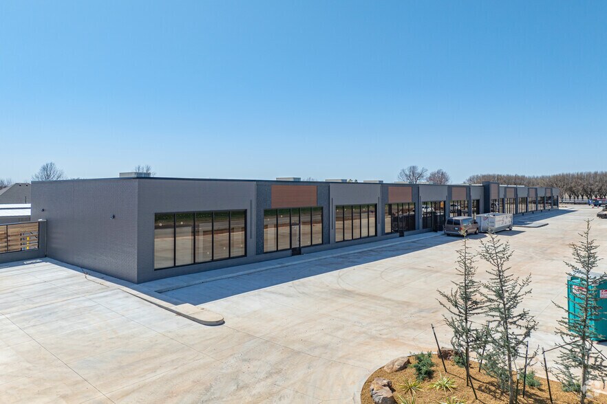 More Photos Of 550 NE 24th St, Newcastle General Retail For Lease