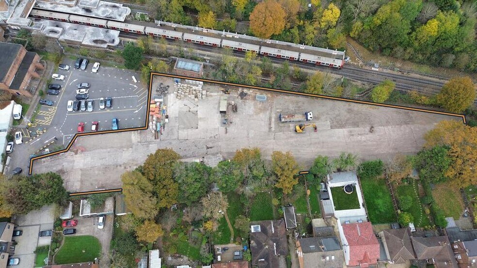 More Photos Of 251-253 Field End Rd, Hillingdon Storefront Retail Residential For Lease