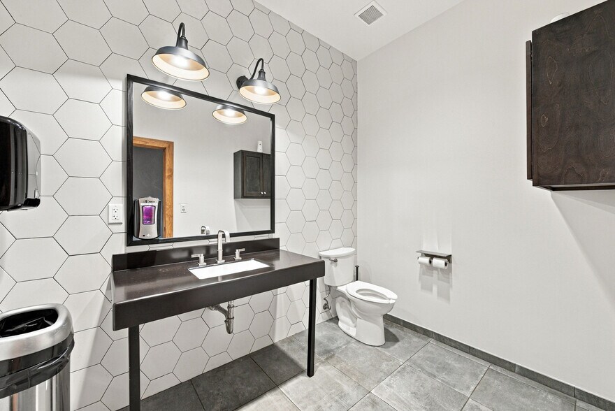 More Photos Of 4030 S Pipkin Rd, Lakeland Flex For Sale