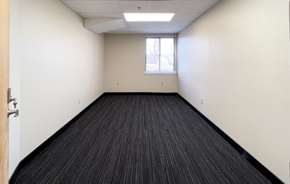 More Photos Of 210 Pomeroy Ave, Meriden Unknown For Lease