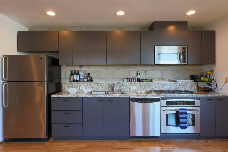 More Photos Of 6615-6621 Melrose Ave, Los Angeles Loft Creative Space For Lease