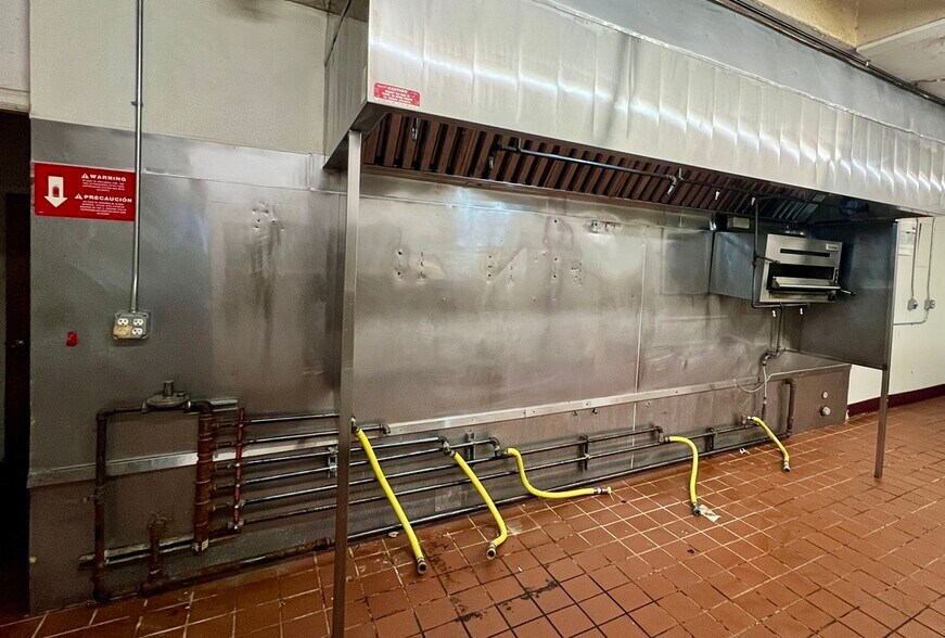 More Photos Of 1900-1904 NW 27th Ave, Portland General Retail For Lease