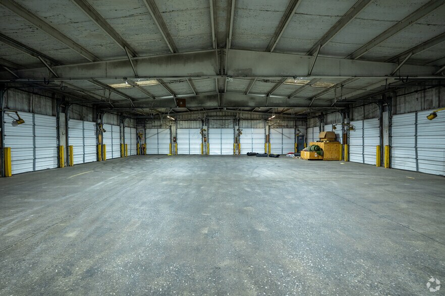 More Photos Of 1336 Matzinger Rd, Toledo Truck Terminal For Lease