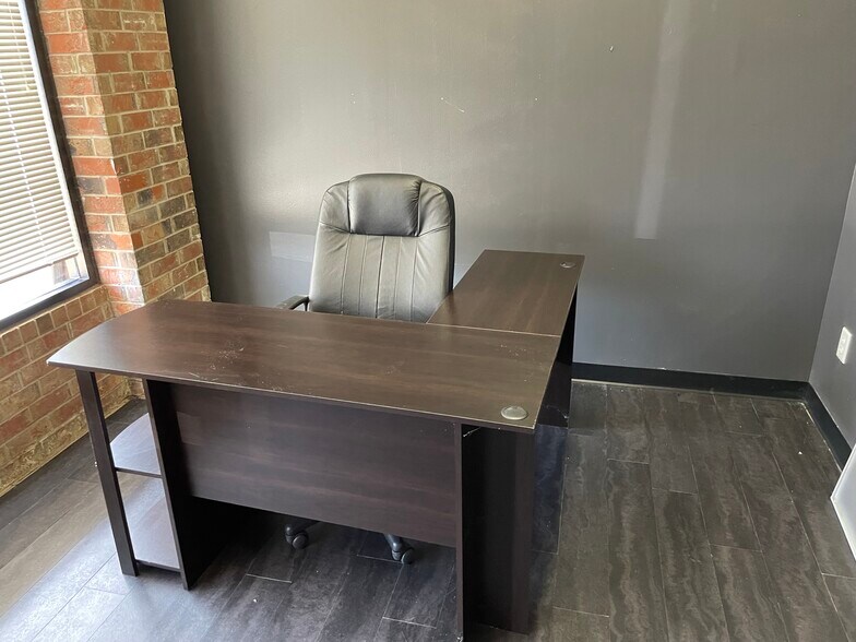 More Photos Of 310 E Davis St, Conroe Loft Creative Space For Lease