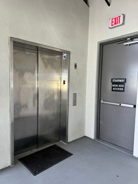 More Photos Of 495 N Old Newport Blvd, Newport Beach Medical For Lease