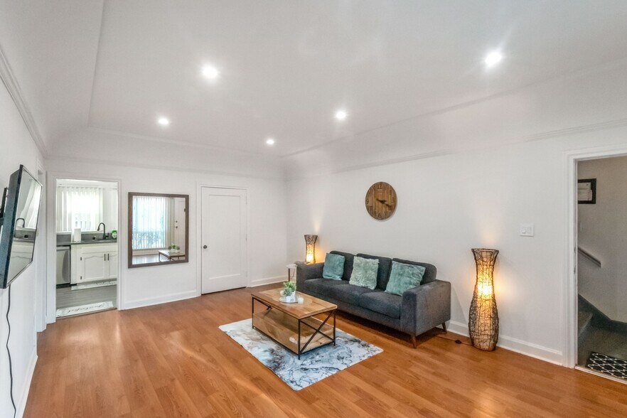 More Photos Of 493 San Vicente Blvd, Los Angeles Apartments For Sale