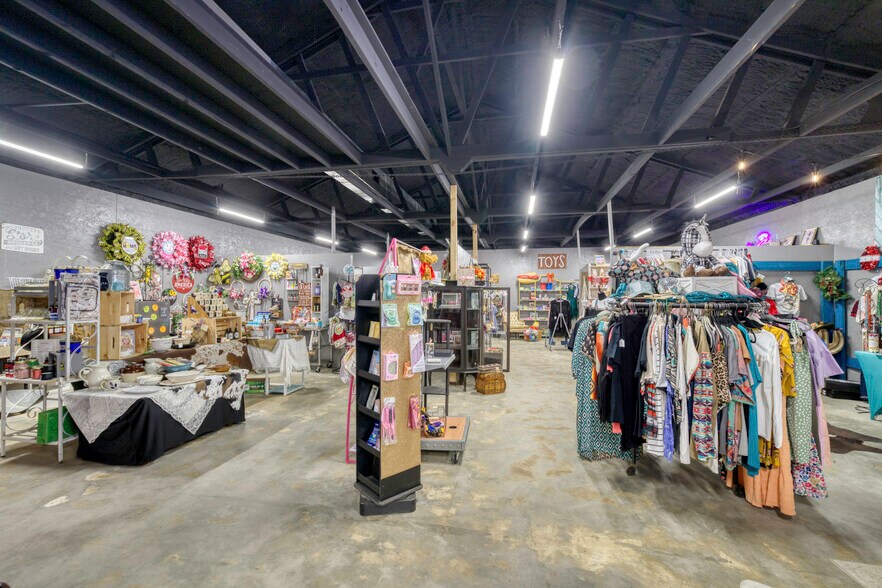 More Photos Of 710 S May St, Madisonville General Retail For Sale