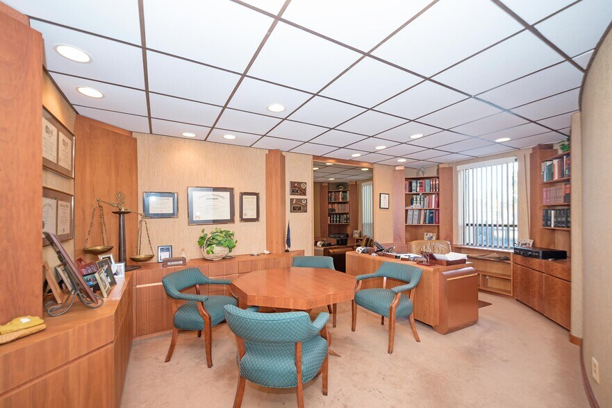 More Photos Of 2138 Hollywood Blvd, Hollywood Office For Sale