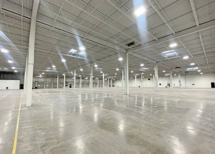 More Photos Of 16485 Rockside Rd, Maple Heights Flex For Lease