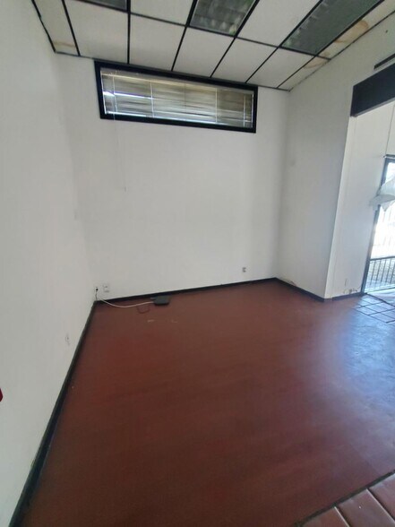 More Photos Of 1020 13th St, Richmond Storefront Retail Residential For Lease