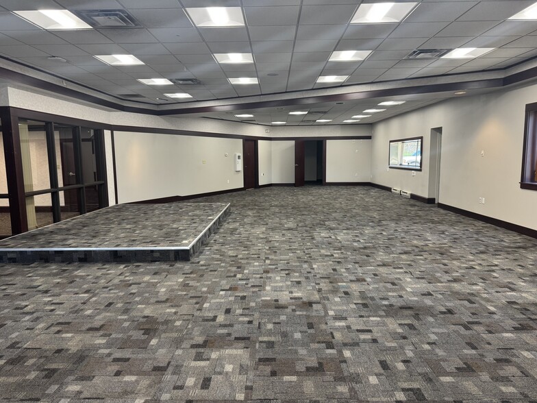 More Photos Of 1818-1820 N Coliseum Blvd, Fort Wayne General Retail For Lease