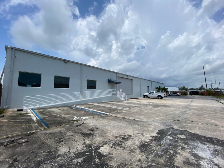 More Photos Of 2020 NE 153rd St, North Miami Beach Warehouse For Lease
