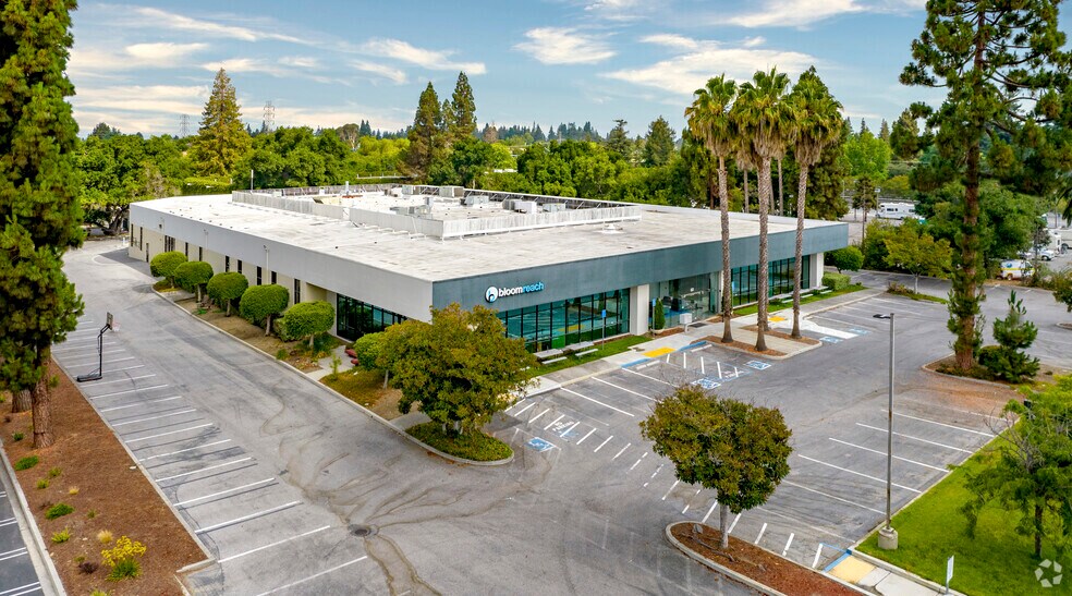 More Photos Of 82 Pioneer Way, Mountain View Research And Development For Lease