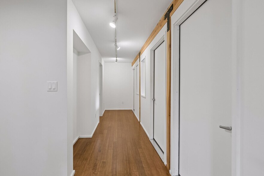 More Photos Of 901 NE 23rd Ave, Saint Anthony Office For Sale