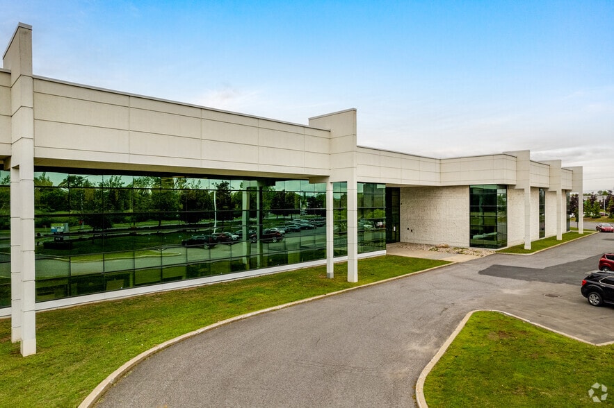 Primary Photo Of 2199 Boul Fernand-Lafontaine, Longueuil Warehouse For Lease