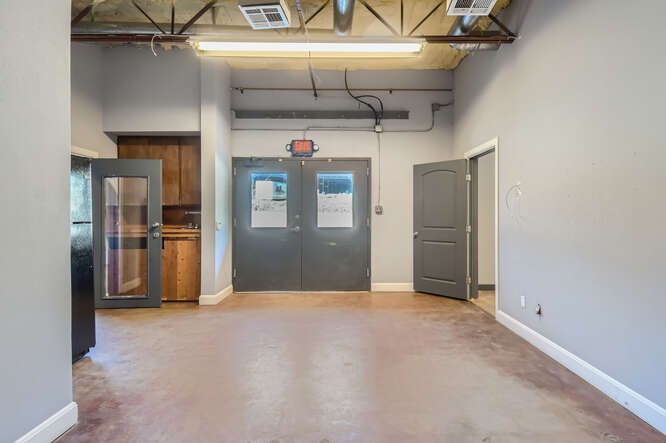 More Photos Of 513 Thompson Ln, Austin Flex For Lease