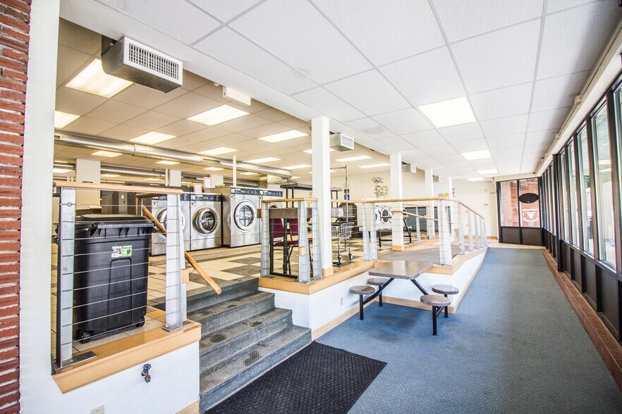 More Photos Of 2510 S Kinnickinnic Ave, Milwaukee Storefront For Sale