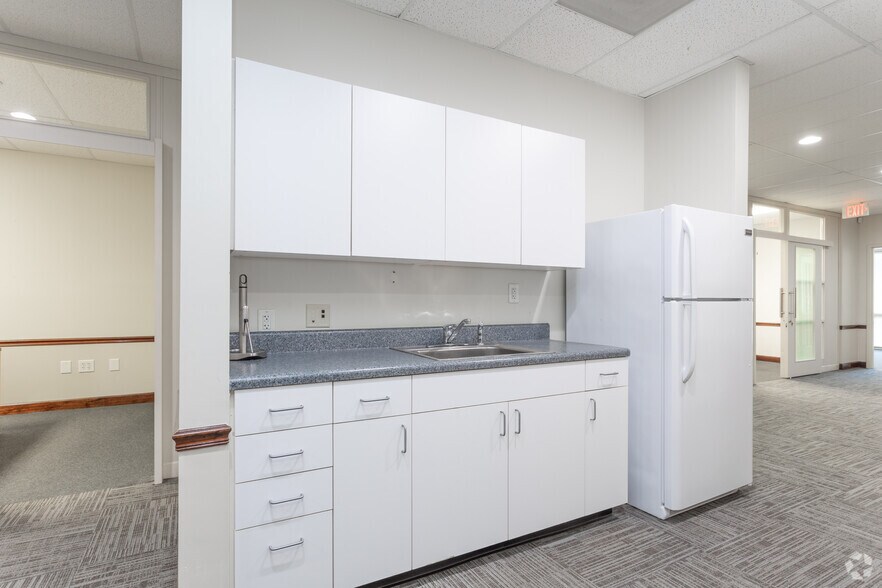 More Photos Of 308 W Rosemary St, Chapel Hill Office For Sale