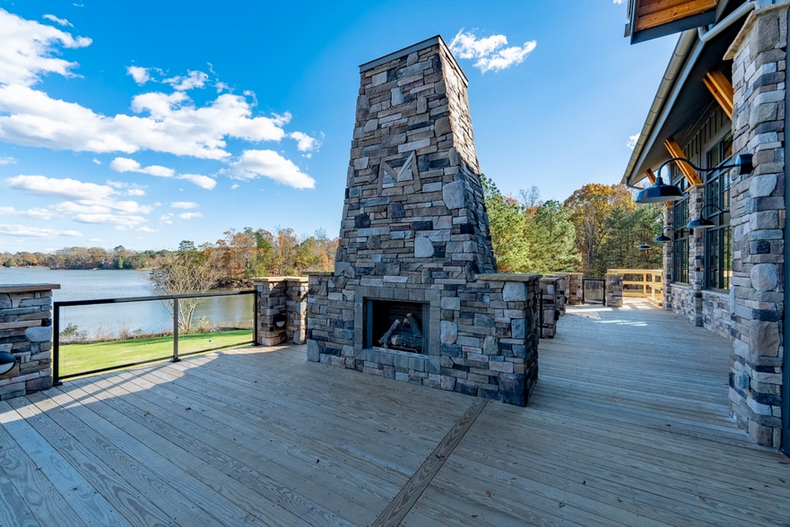 More Photos Of 11728 Mountain Island Brook Ln, Charlotte Restaurant For Lease