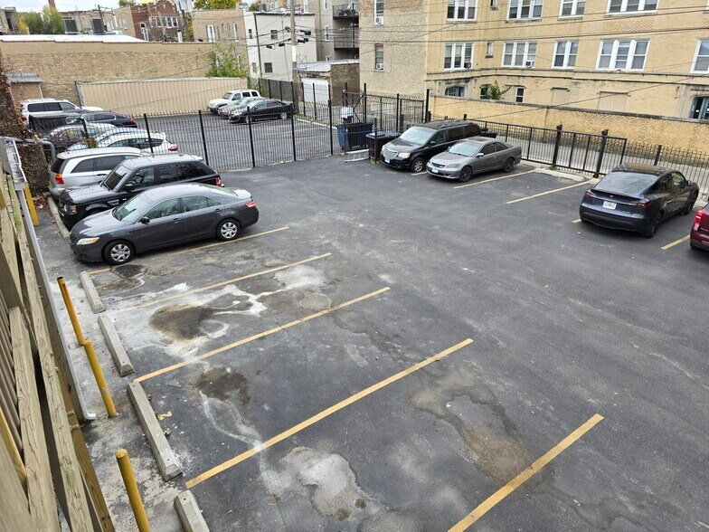 More Photos Of 3034-3040 W Montrose Ave, Chicago Multifamily For Sale