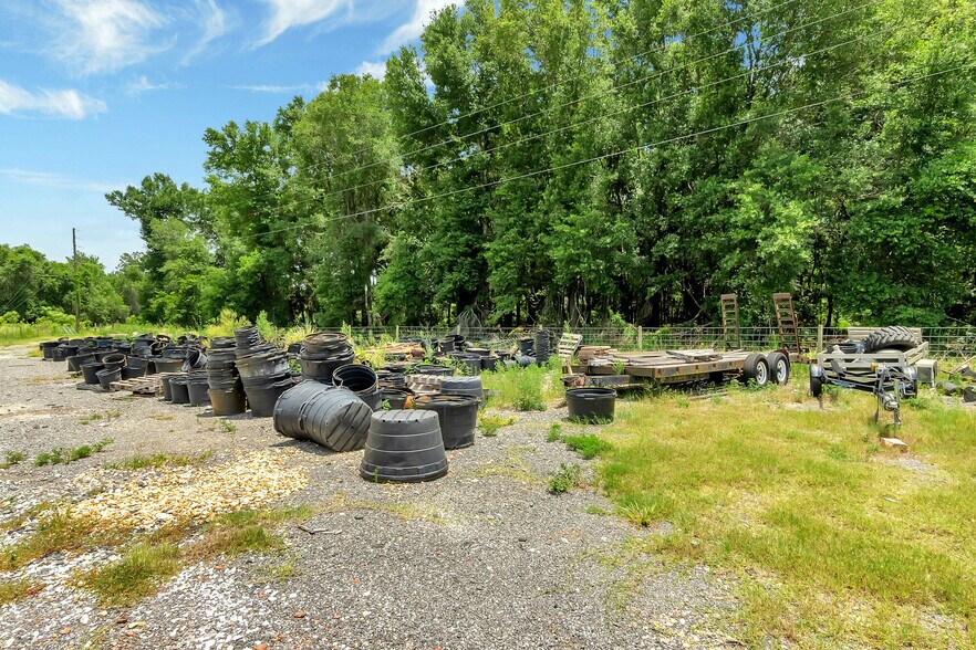 More Photos Of 8440 County Road 48, Yalaha Freestanding For Sale