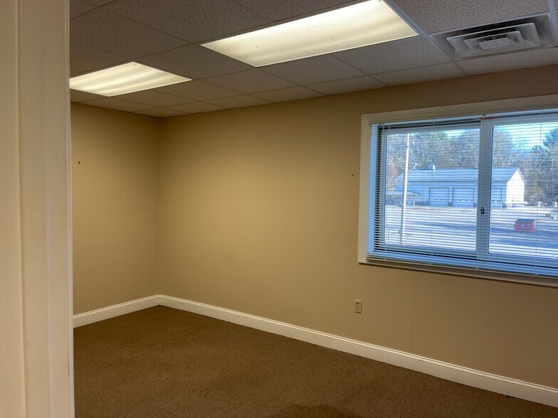 More Photos Of 5 Mill St, Middleboro Warehouse For Lease