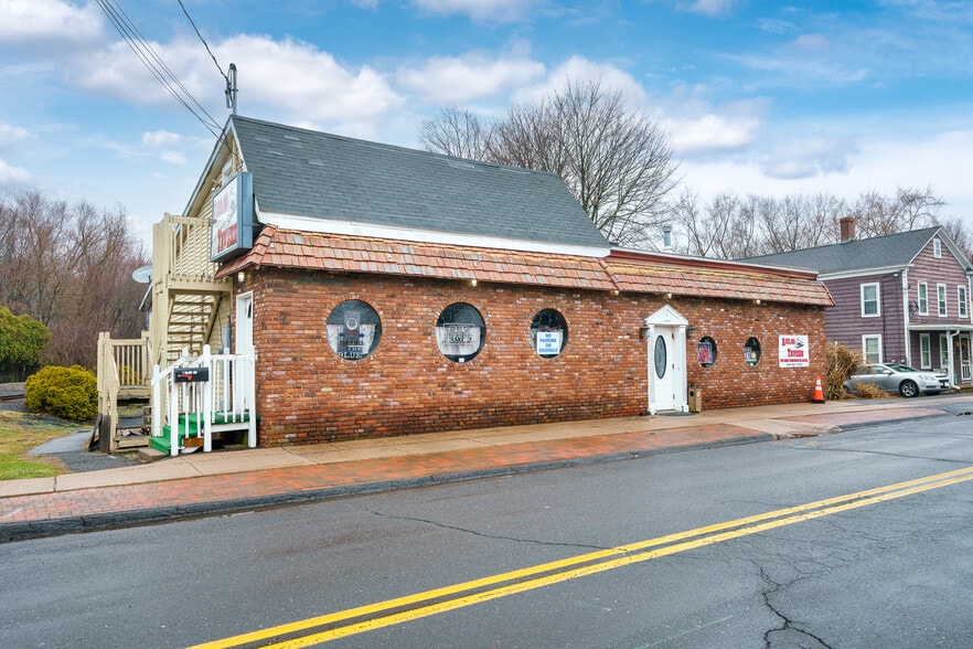 More Photos Of 1 Wall St, Cromwell Restaurant For Sale