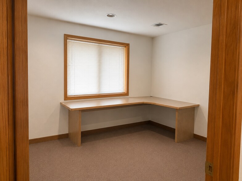 More Photos Of 125 Camino de la Merced, Taos Office For Lease