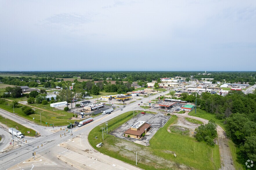 More Photos Of 1551 W Main St, Salem Fast Food For Sale
