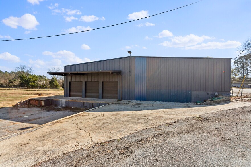 More Photos Of 207 N Kenneth St, Walhalla Warehouse For Lease