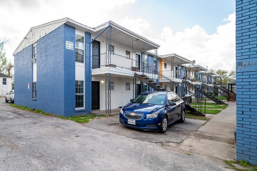 More Photos Of 122 E Crosstimbers St, Houston Apartments For Sale