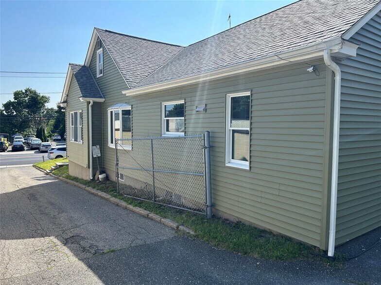 More Photos Of 153 Main St, Kings Park Office For Sale