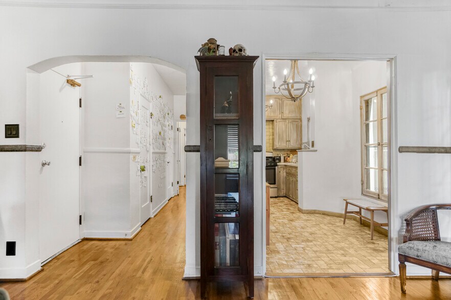 More Photos Of 7063 Lanewood Ave, Los Angeles Apartments For Sale