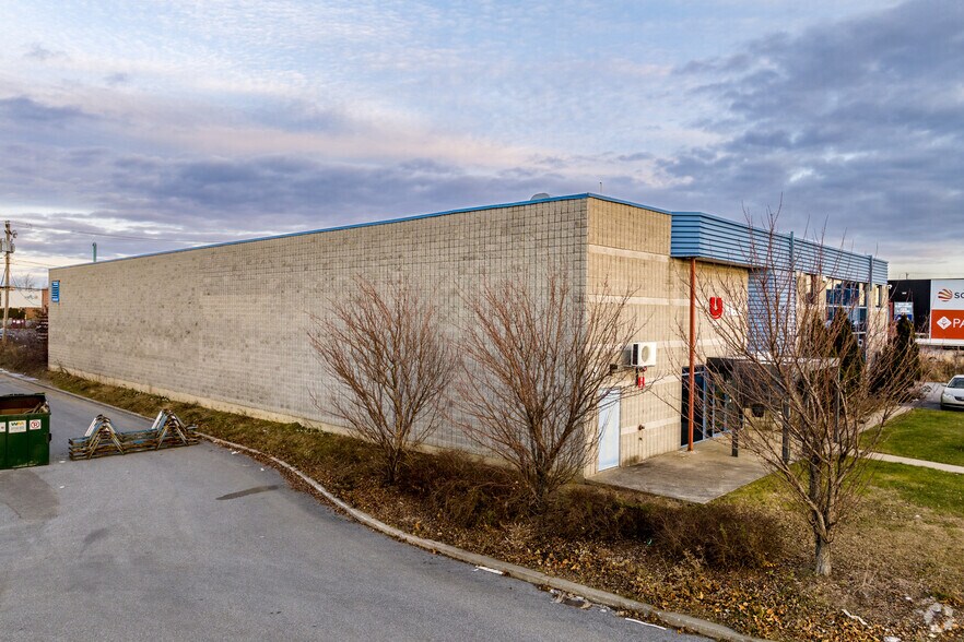 More Photos Of 11885 Av J.-J.-Joubert, Montréal Warehouse For Sale