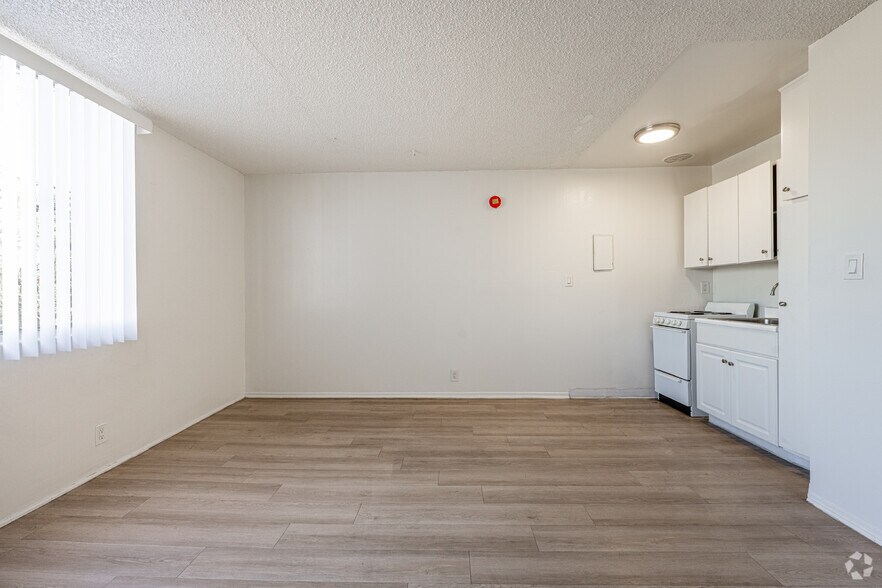 More Photos Of 835 W Rosecrans Ave, Gardena Apartments For Sale