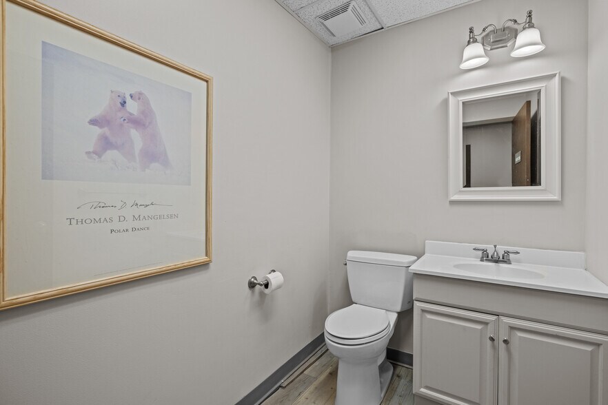 More Photos Of 1150 Milwaukee St, Kirkwood Medical For Sale