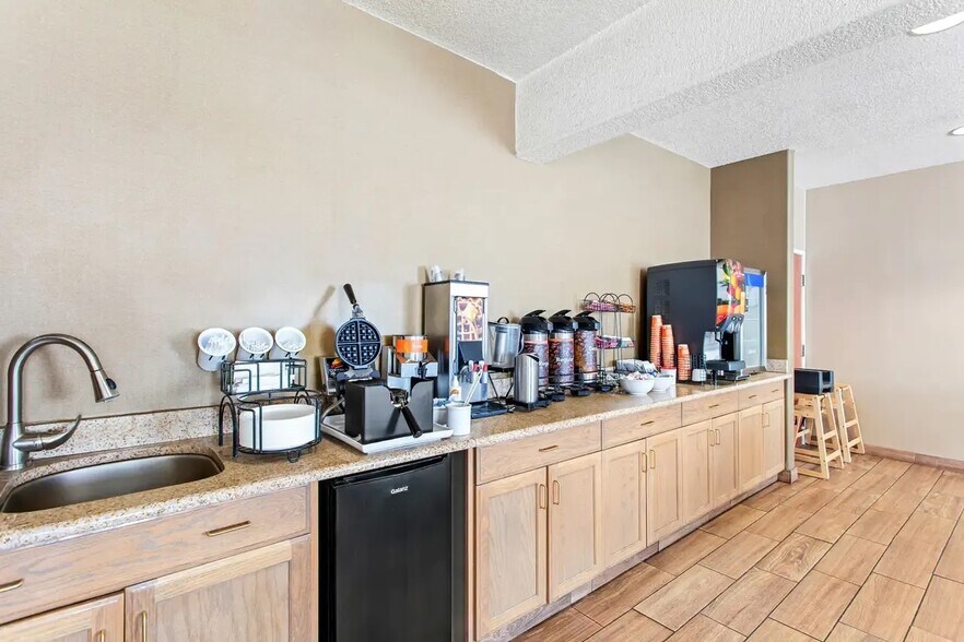More Photos Of 2205 N Date St, Truth Or Consequences Hotel For Sale