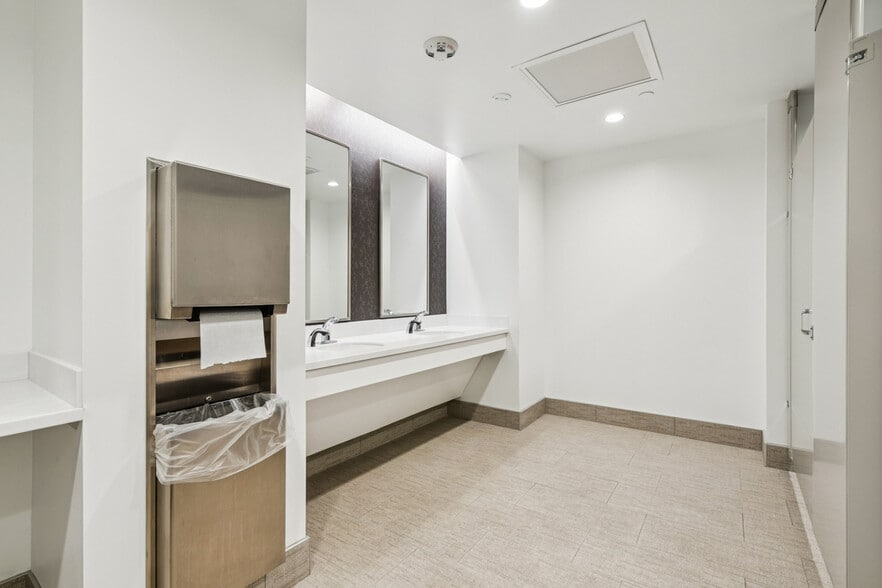 More Photos Of 1421 Race St, Philadelphia Medical For Lease