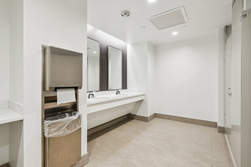More Photos Of 201-219 N 15th St, Philadelphia Medical For Lease