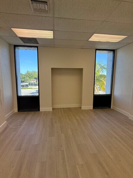 More Photos Of 429 W Hallandale Beach Blvd, Hallandale Unknown For Lease