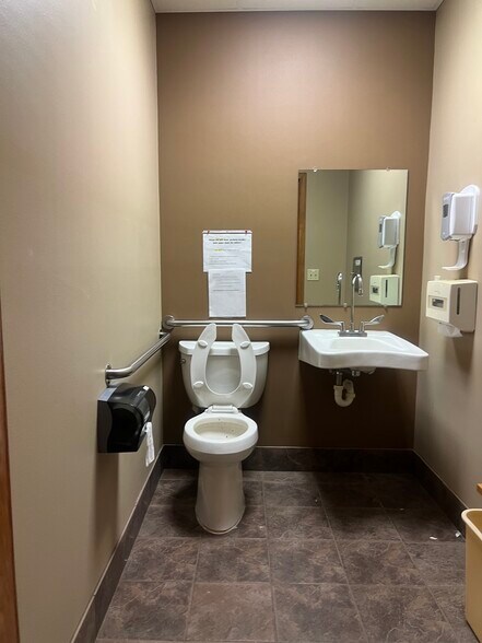 More Photos Of 103 S 3rd Ave, Edgar Medical For Sale