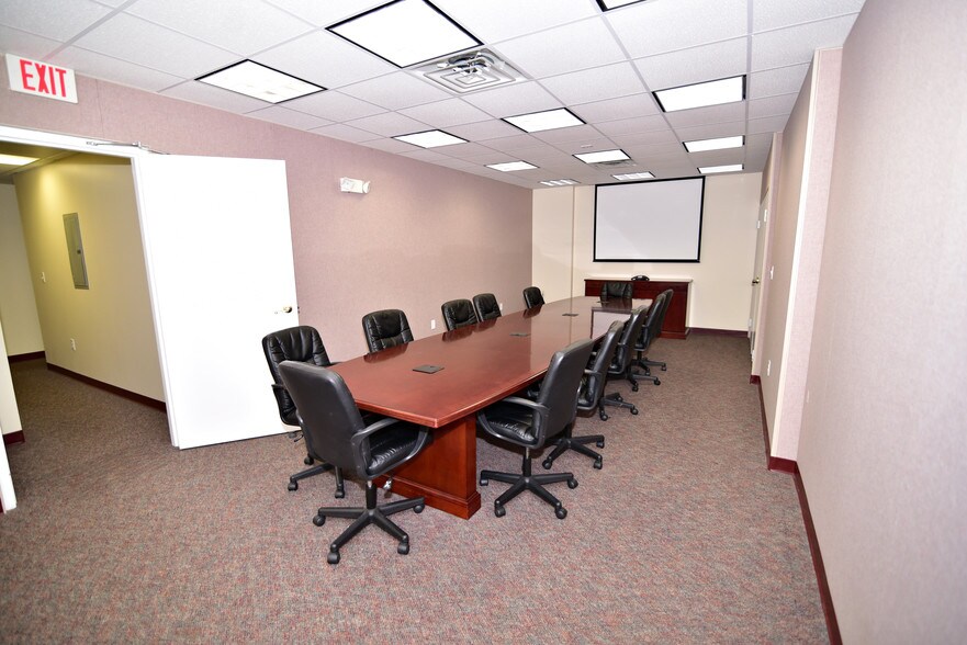 More Photos Of 70 Industrial Park Dr, Waldorf Warehouse For Lease