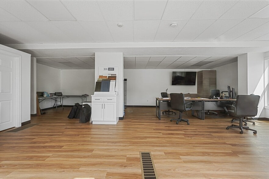 More Photos Of 308 Main St, Oxford Apartments For Sale