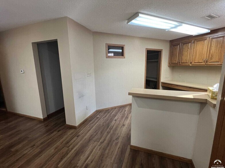 More Photos Of 12 W 8th St, Lawrence Storefront Retail Office For Lease