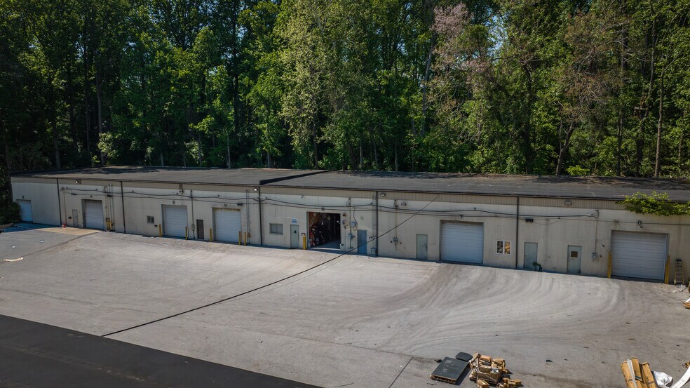More Photos Of 5081 W Chester Pike, Newtown Square Warehouse For Lease
