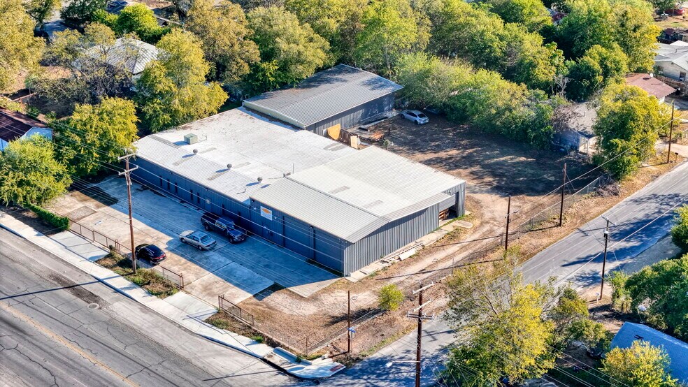 More Photos Of 4714 S Zarzamora St, San Antonio Auto Repair For Sale