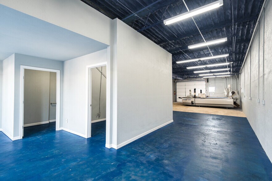 More Photos Of 224 Garvon St, Garland Warehouse For Sale