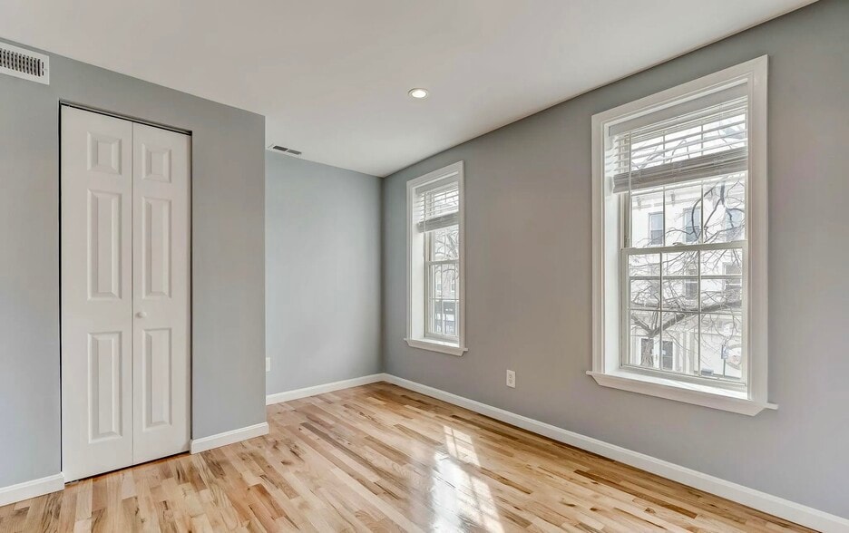 More Photos Of 1049 S Charles St, Baltimore Storefront Retail Residential For Sale