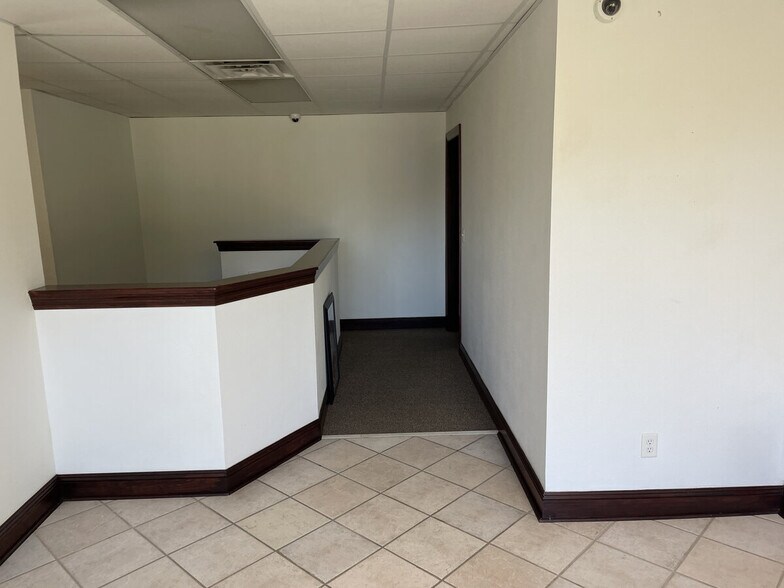 More Photos Of 201 N Pace Blvd, Pensacola Office For Sale