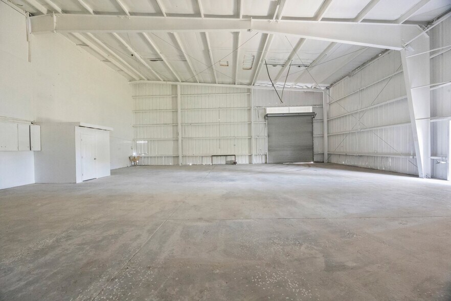 More Photos Of 9161 131st Pl N, Largo Warehouse For Lease